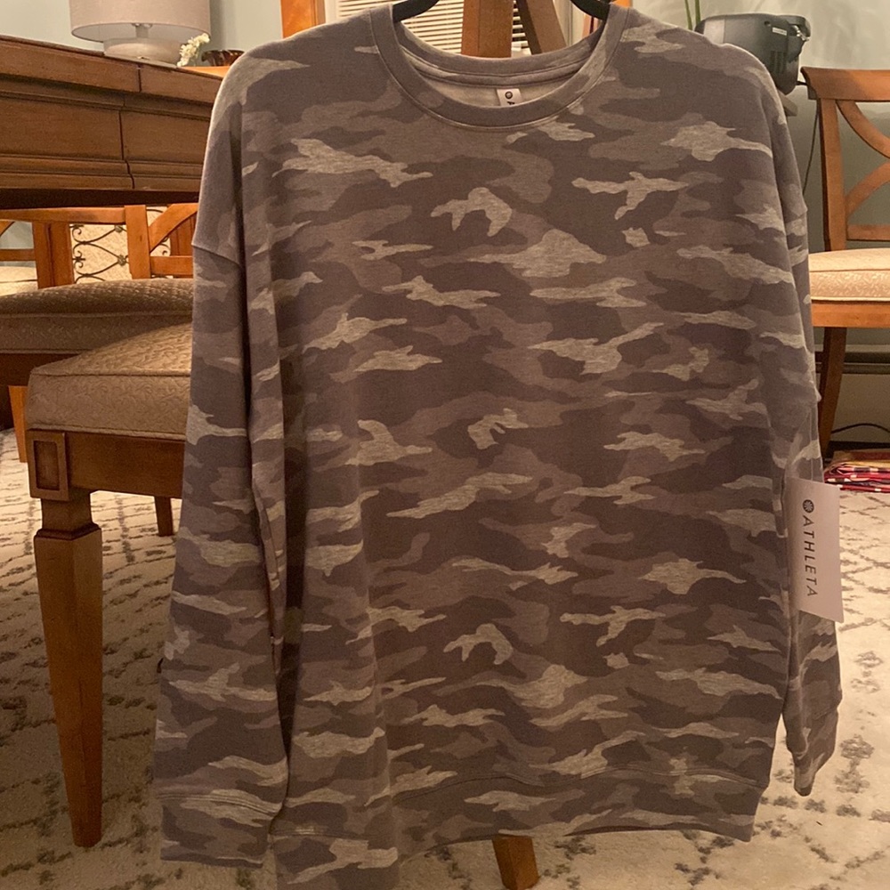 NWT Athleta sweatshirt. Women’s medium.